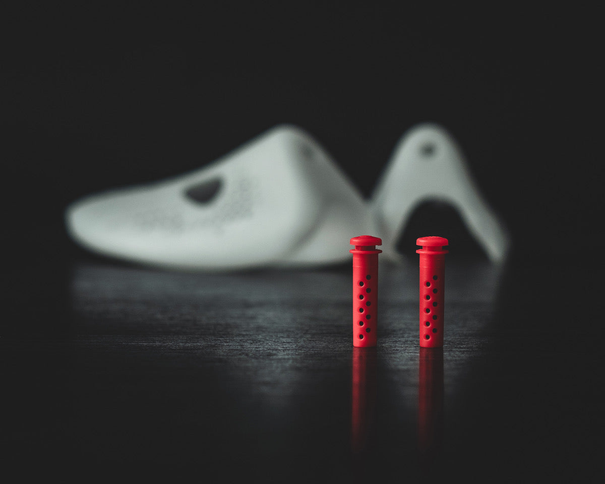 Glossy Cloud Shoe Shaper and odor-reducing shoe insert in red, designed to combat smelly shoes and maintain structure.