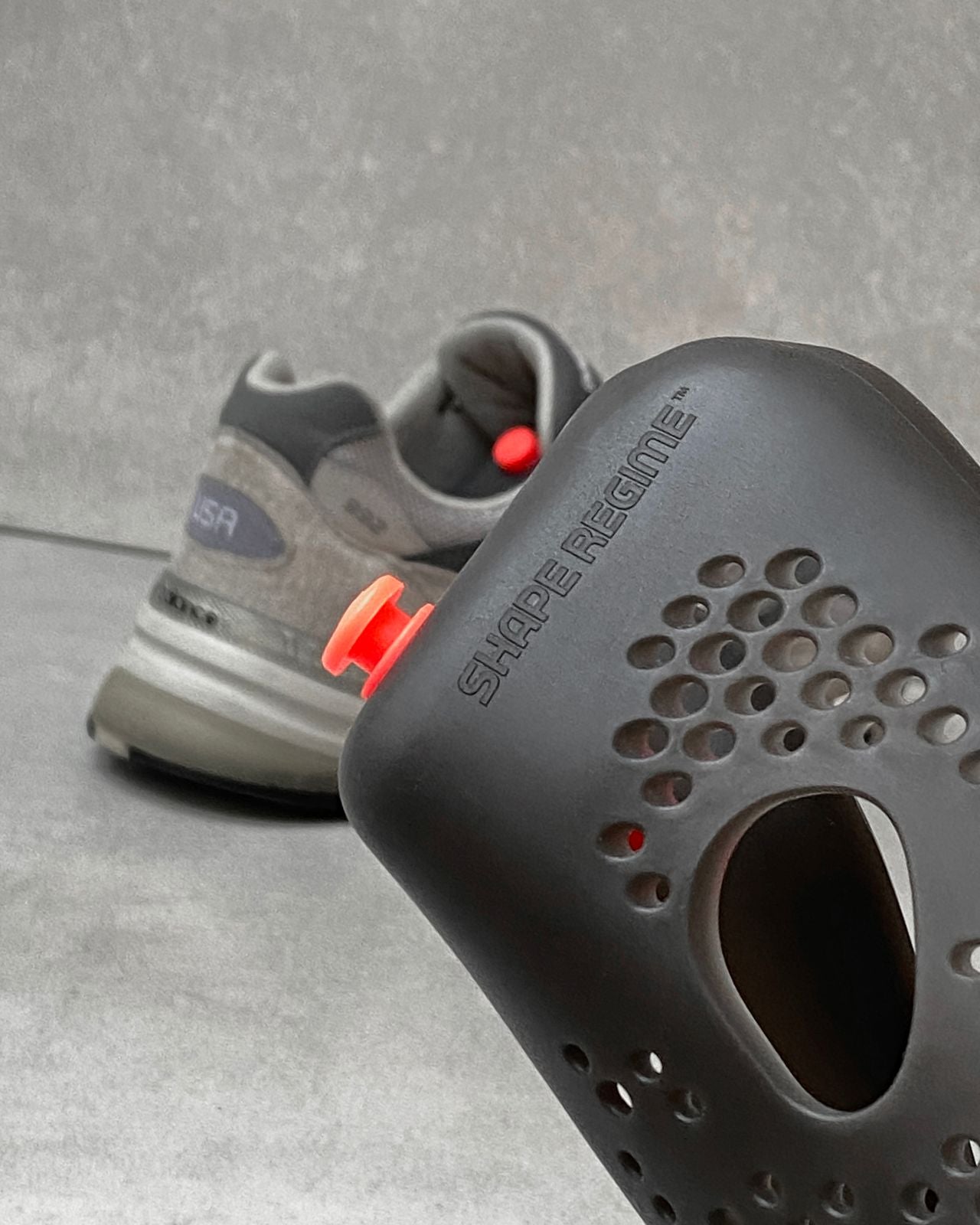 Fragrance Shoe Tree - Smokey Grey