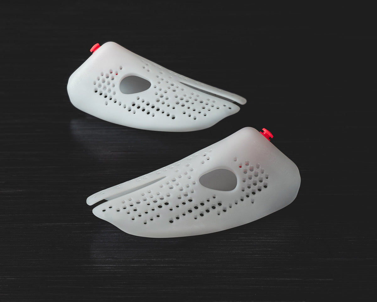 Glossy Cloud Shoe Shaper, odor-reducing shoe insert for eliminating bad odors in sneakers.